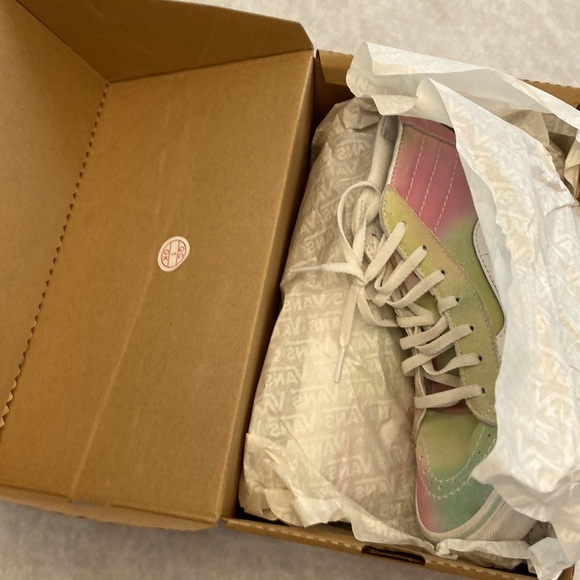 Girls Sk8-Hi Zip Vans - Size 3.0 Youth; Rainbow Suede Pastel - Picture 9 of 12